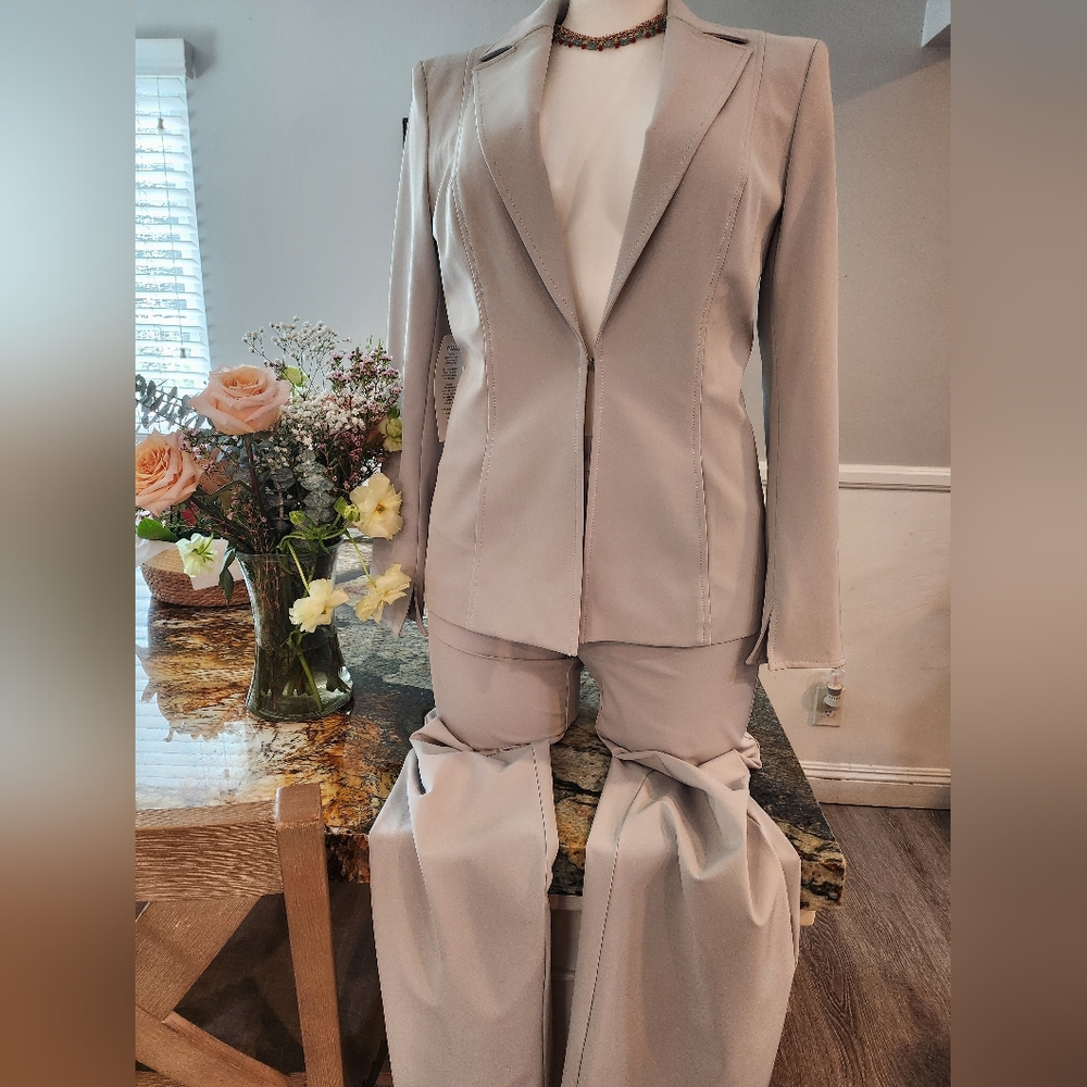 Women's Tailored Blazer and Wide-Leg Trousers in Light Taupe